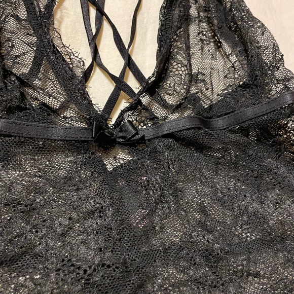 Lace bodysuit - Picture 2 of 5